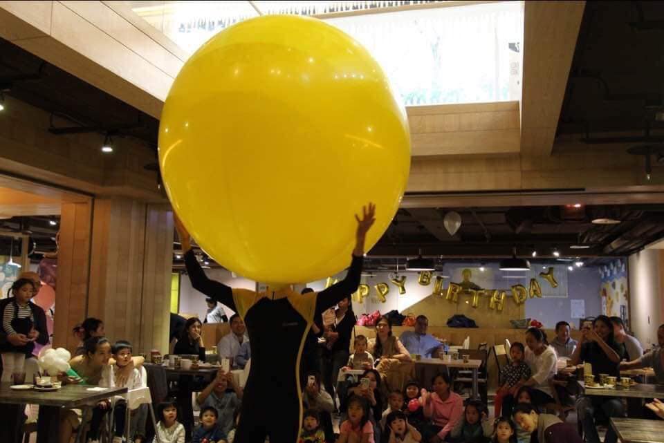 人入大氣球-生日派對表演推薦-C&P魔術娛樂