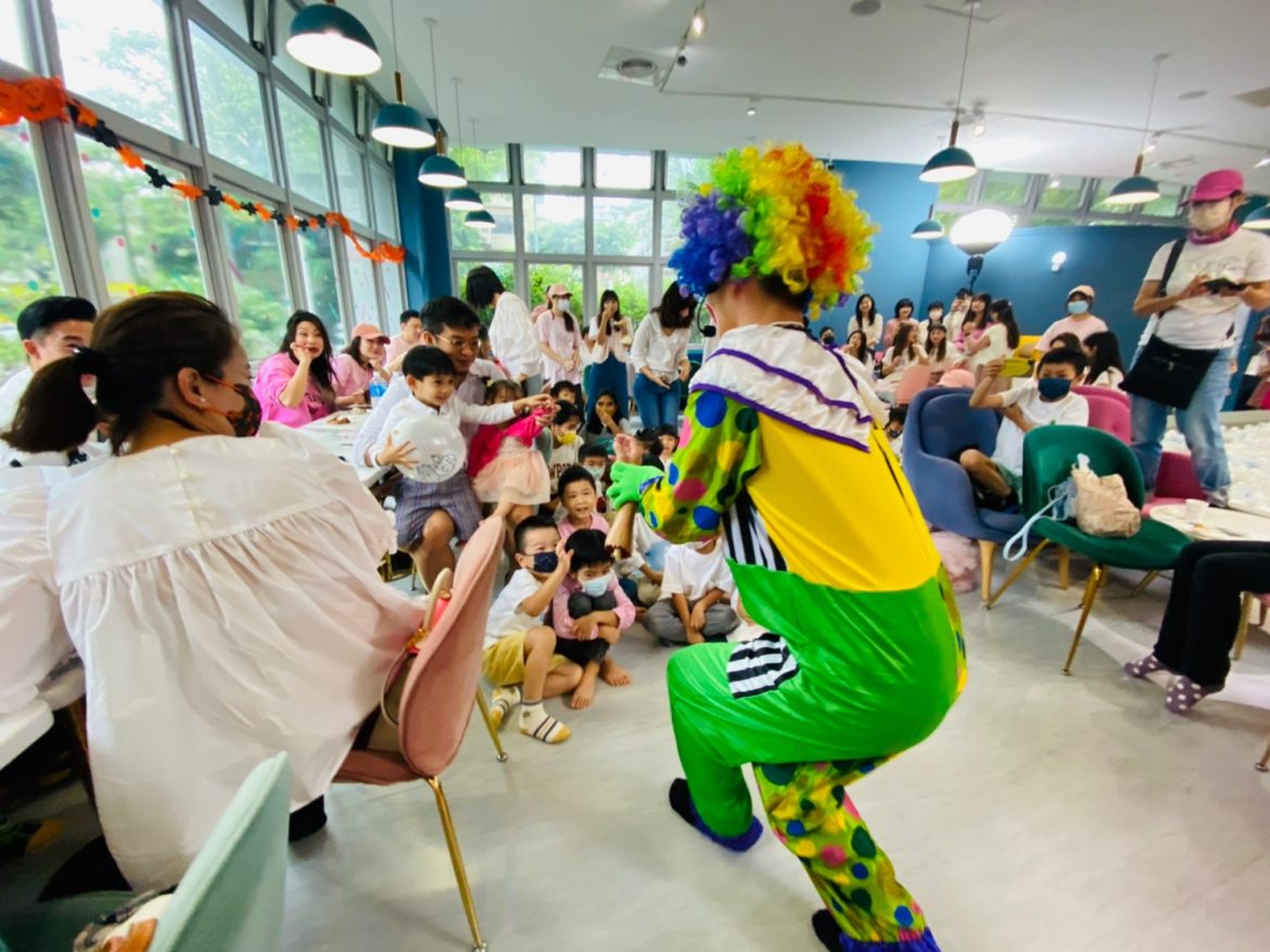 生日派對表演-小丑氣球魔術秀、人入大氣球